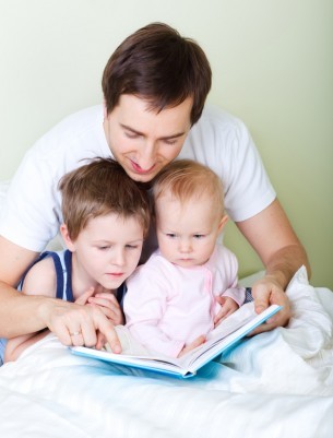 كيف تحبب القراءة إلى طفلك (من الشهر الأول حتى الخامسة)